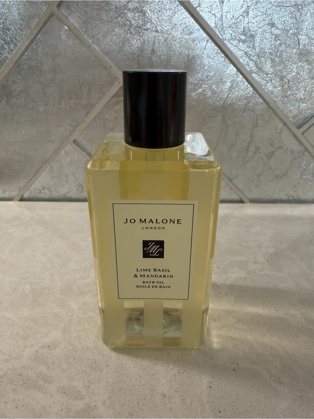 BNWOT - Jo Malone Lime Basil & Mandarin Bath Oil - Pale Yellow with Black Cap
